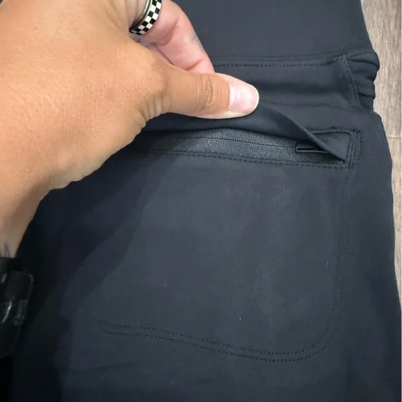 Athleta Women’s Black Leggings with Ribbed Detail - Picture 6 of 6